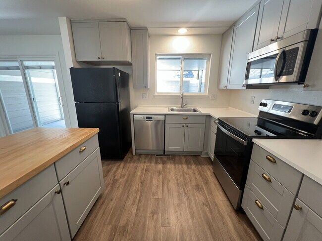 Building Photo - 7052 E Briarwood Dr
