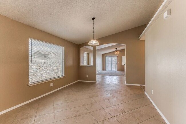 Building Photo - Refreshing 3 Bedroom Property with REFRIGERATED AIR 20 minute drive to Fort Bliss