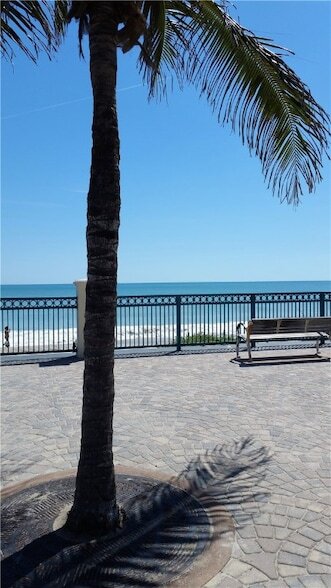 Building Photo - 8 Vista Palm Ln