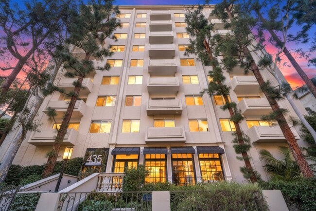 Building Photo - 435 N Oakhurst Dr