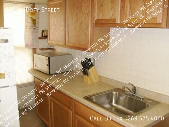 Building Photo - 539 W Doty St