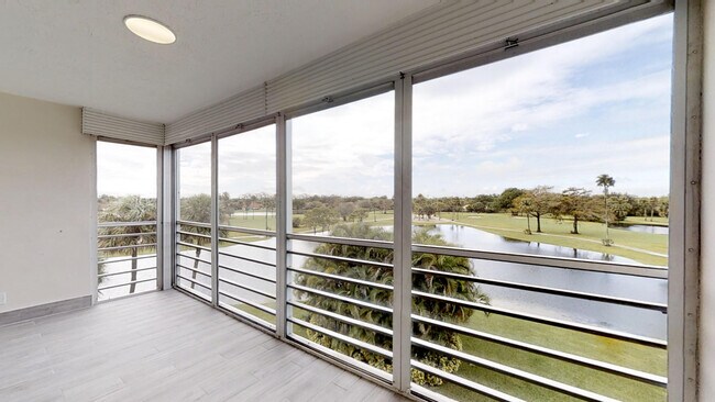 Building Photo - 3980 Oaks Clubhouse Dr