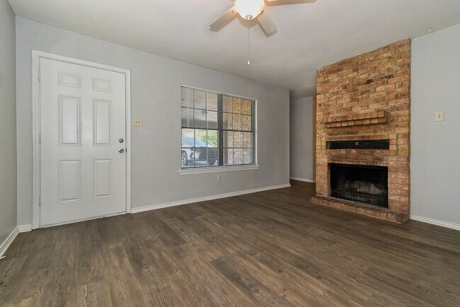 Building Photo - PEPERPORT.3913-3915