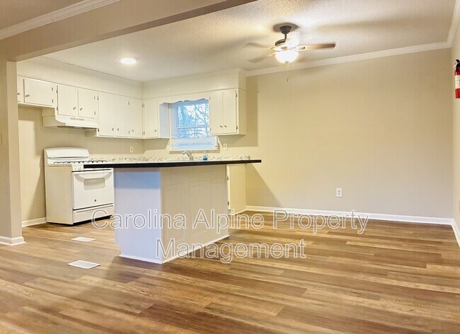 Building Photo - 601 Dundeen Dr