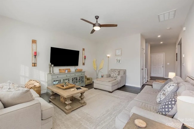 Building Photo - 549 Kiser Ln