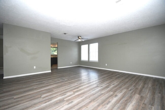 Building Photo - 379 Richvale Ln