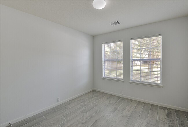 Building Photo - 2825 Woodspring Forest Dr