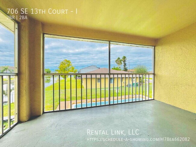 Building Photo - 706 SE 13th Ct
