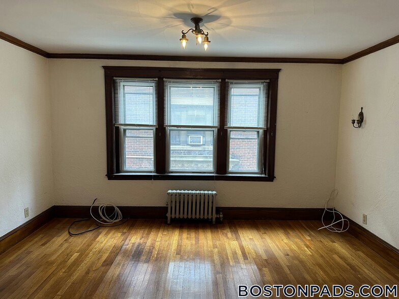 Building Photo - 14 Lakeville Rd