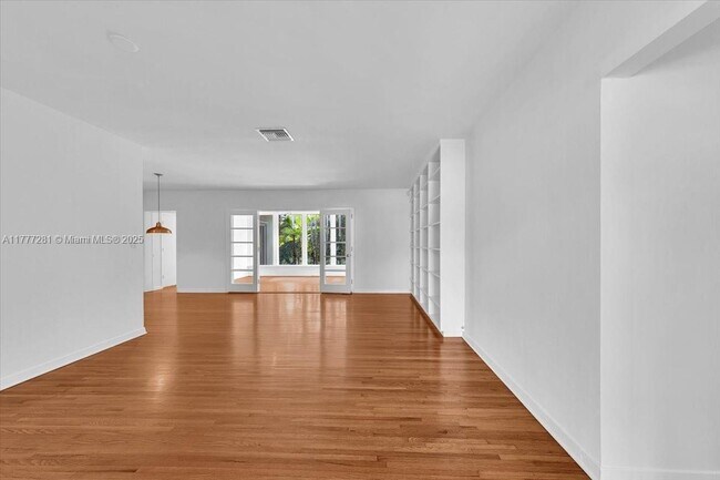 Building Photo - 7911 SW 55th Ave