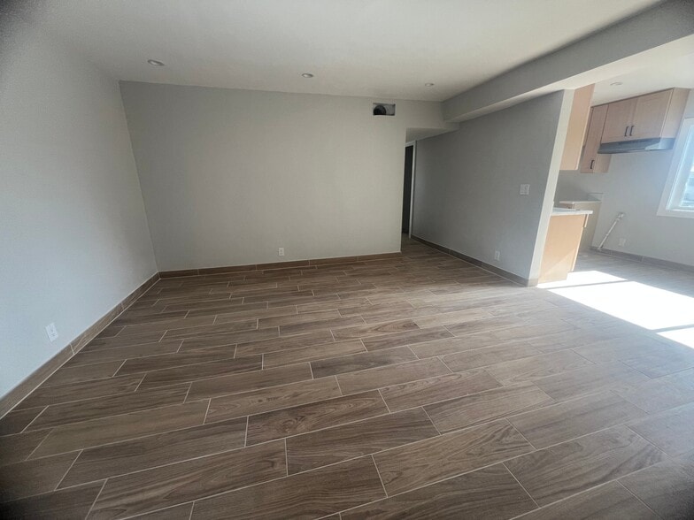 Building Photo - 13425 Vanowen St