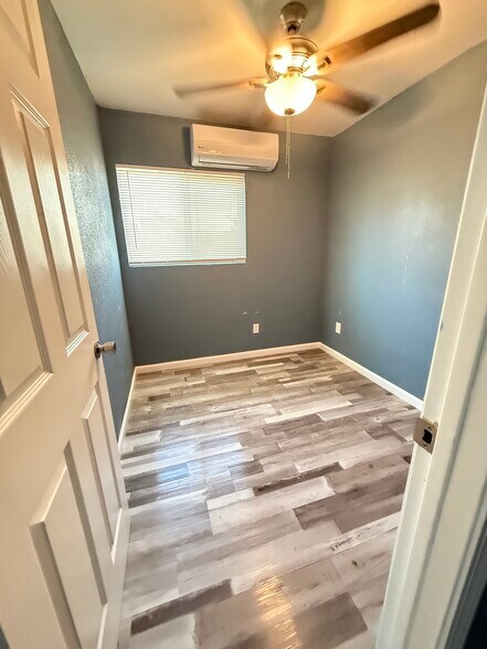 Building Photo - 1015 4th St