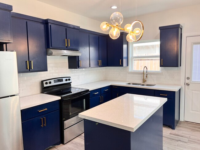 Building Photo - 2206 Taxco Ct