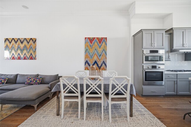 Building Photo - 707 Bringhurst St