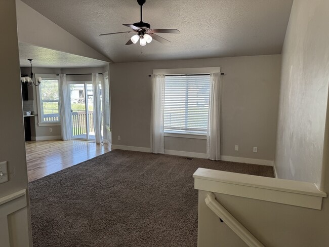 Building Photo - 890 W 110 S