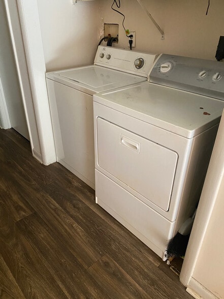 Building Photo - 1431 Collegiate Cir