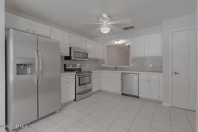Building Photo - 1819 Ashmore Green Dr