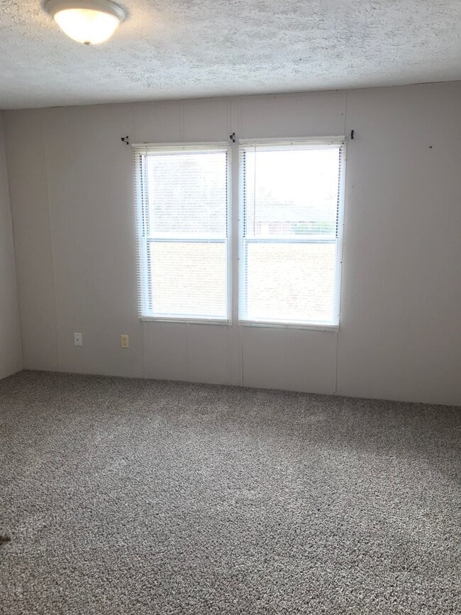 Building Photo - 3 Bedroom 2 Bath Home on 2 Acres For Rent!