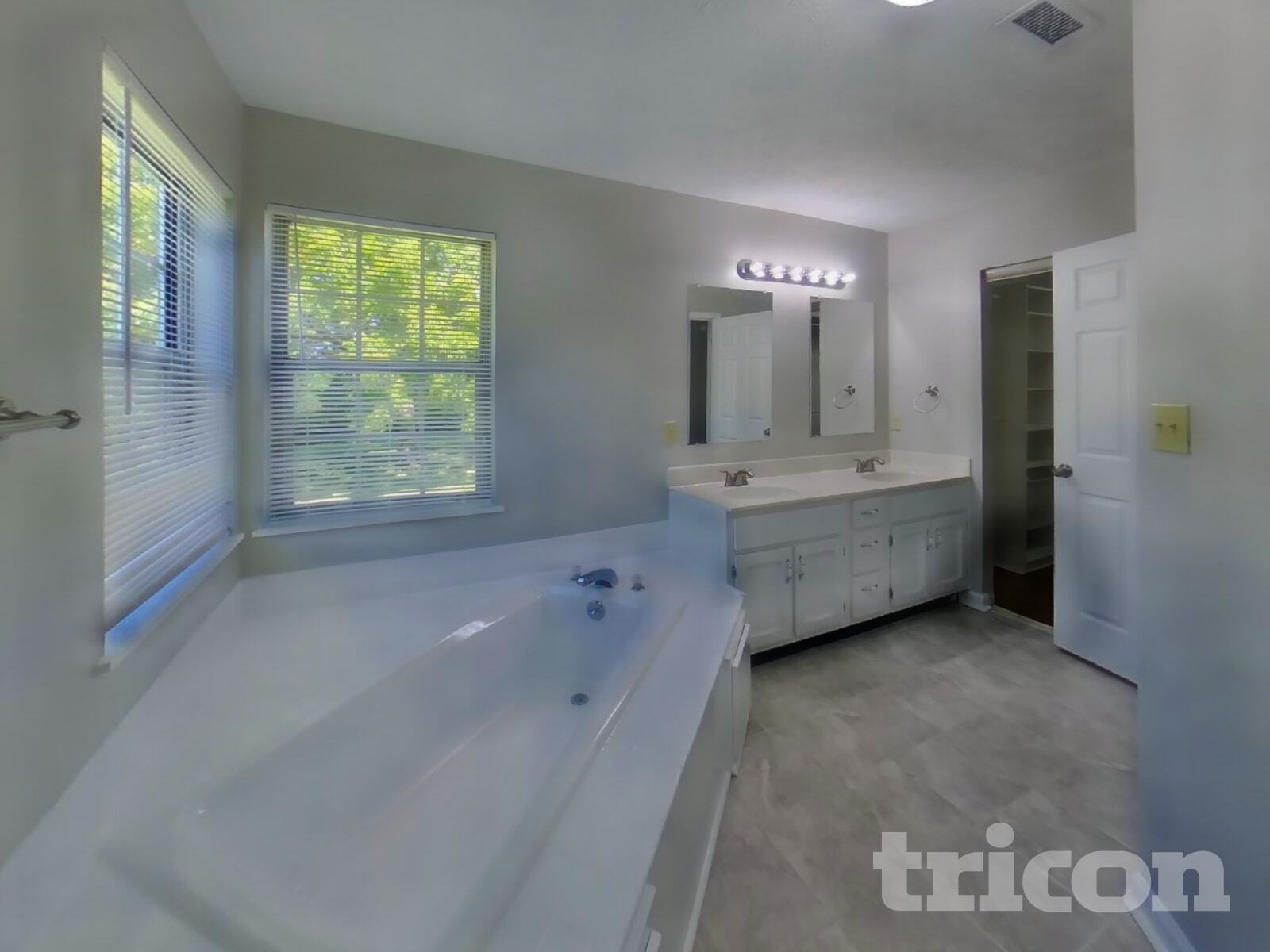 Building Photo - 6044 McClellan Ct