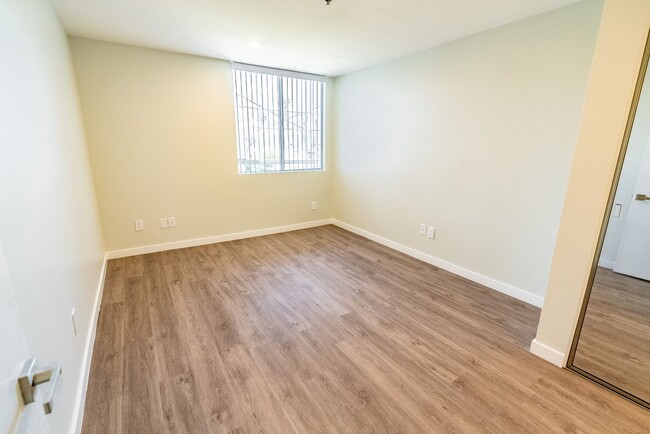 Interior Photo - 310 South Virgil Ave