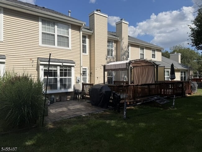Building Photo - 121 Harrow Dr