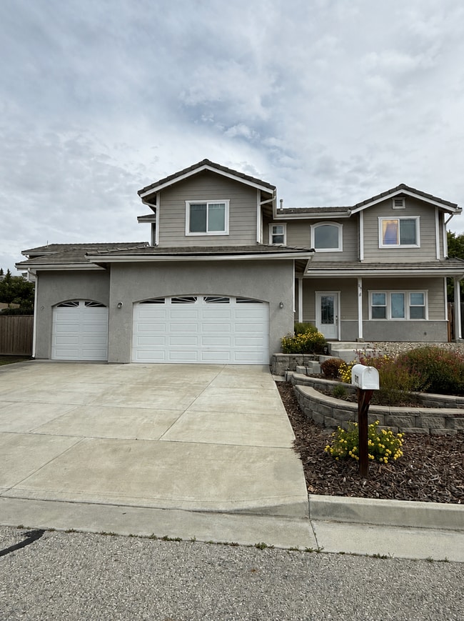 Building Photo - Beautiful 4 Bedroom 4.5 Bath Home COMING SOON!!!