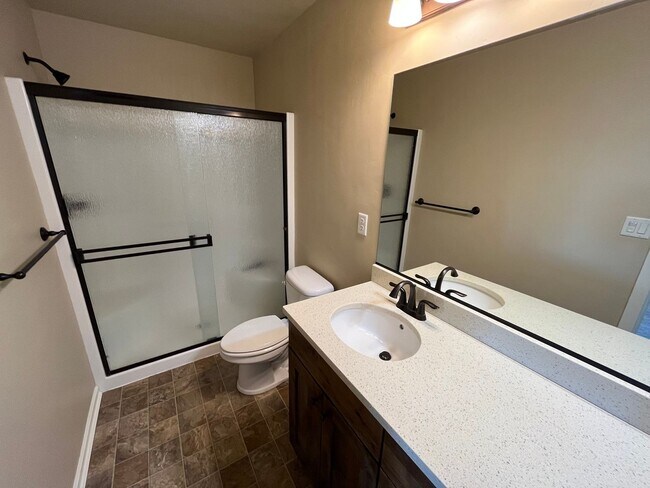 Building Photo - 3 Bed/2.5 Bath Single Family Home in NE Bend - McCall Landing