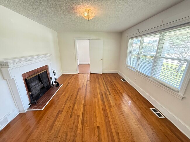 Building Photo - 2619 Crockett Dr