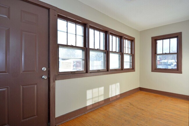 Building Photo - Spacious 4 Bed / 2 Bath Home – Minutes from Grand Casino Arena