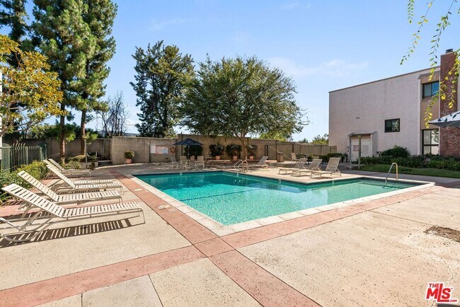 Building Photo - 17130 Burbank Blvd