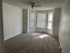 Building Photo - 104 8th St NW