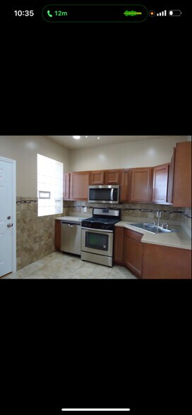 Building Photo - 6108 S Rhodes Ave