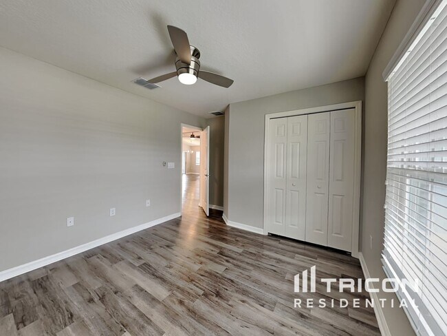 Building Photo - 705 Persian Dr