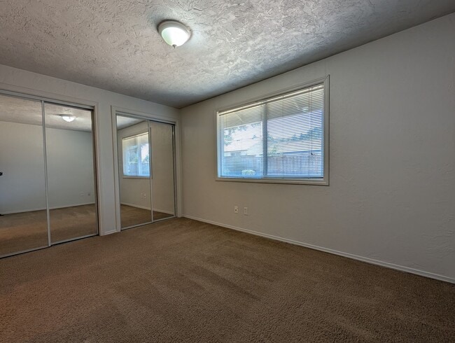 Building Photo - Wonderful 3-Bedroom, 2-Bath Home in Great ...