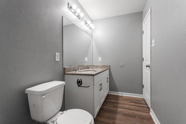 Building Photo - Your next home is waiting!