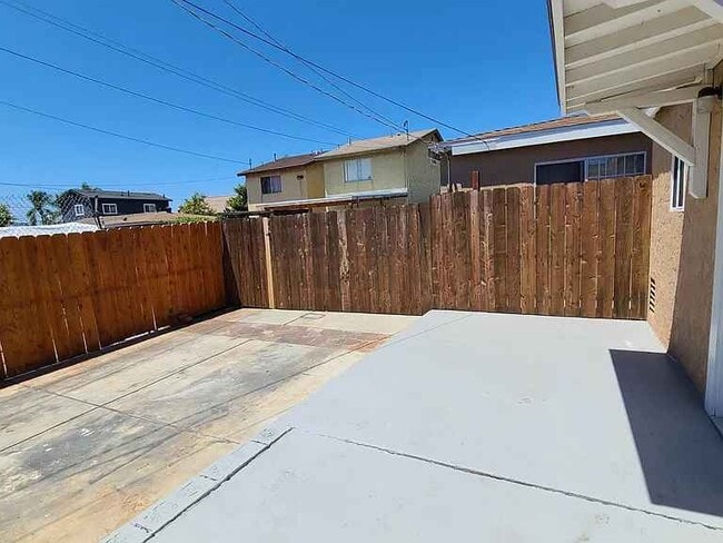 Building Photo - 3133 Clay Ave