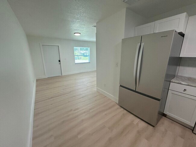 Building Photo - 2133 Sibley Ave