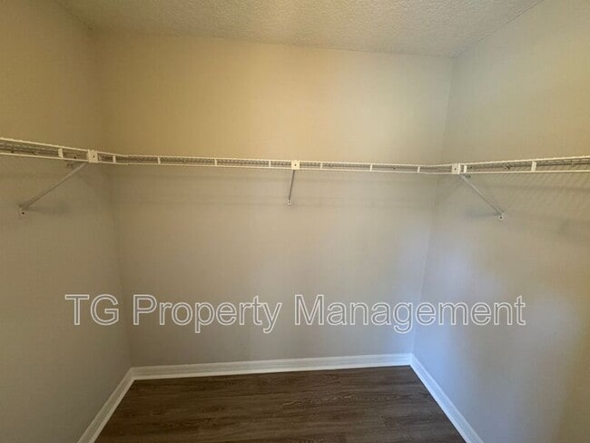 Building Photo - 239 Cranes Lake Dr