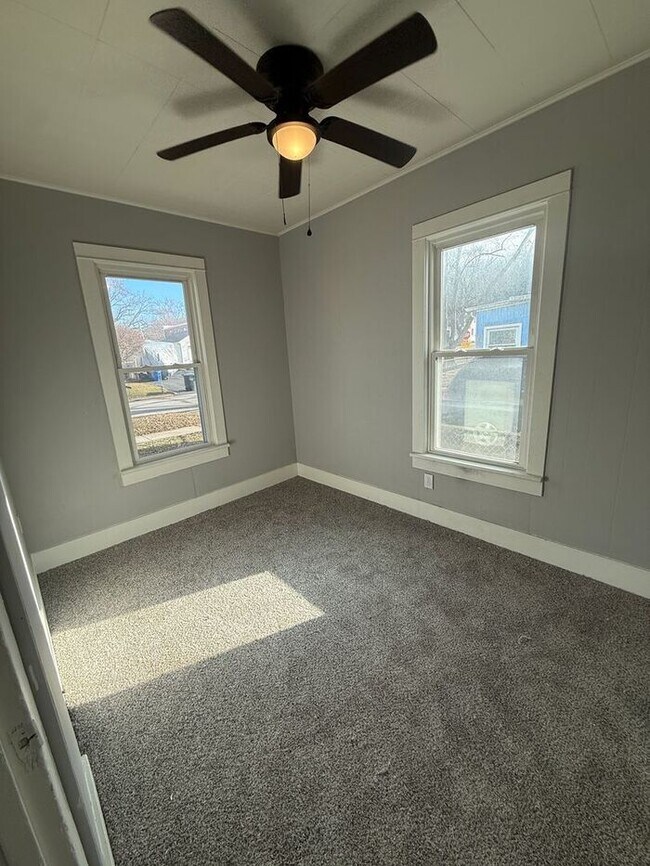 Building Photo - Lovely 2 bedroom now available!