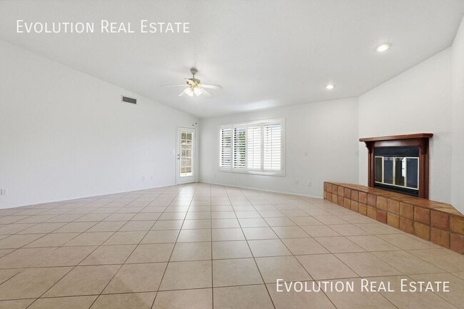Building Photo - 2329 N Recker Rd