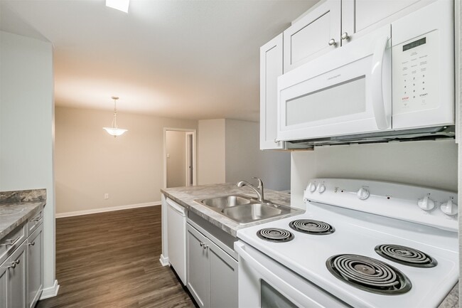 Building Photo - 10837 Braes Bend Dr