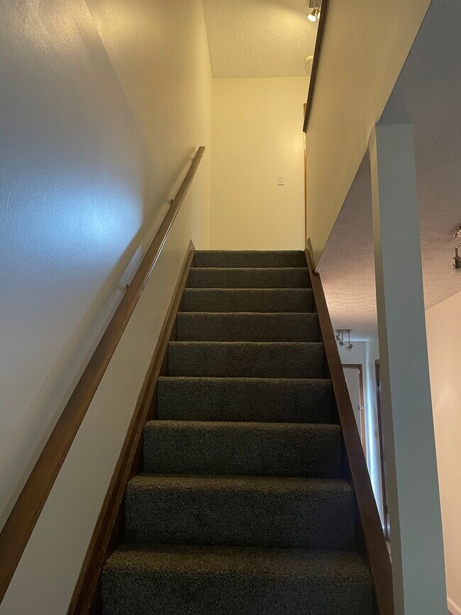 Building Photo - 3240 Brookview Way