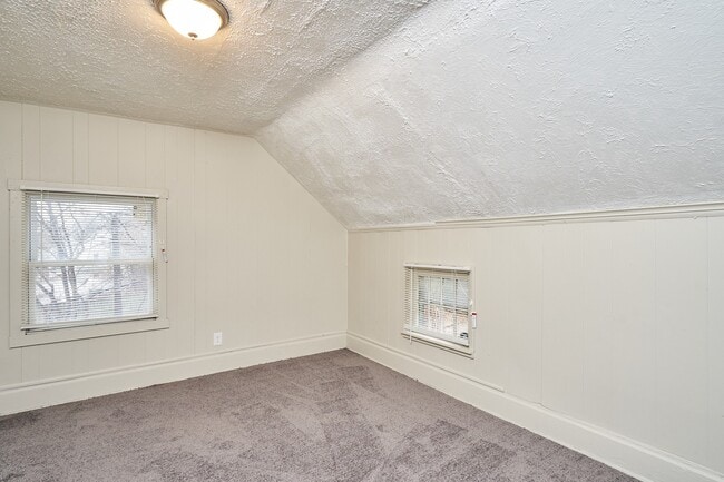 Building Photo - New 3 Bed 2 bath home