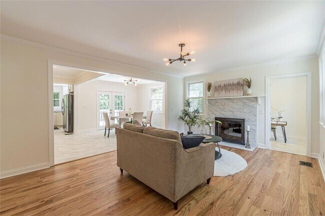 Building Photo - 1226 Thomas Rd