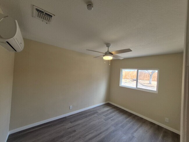 Building Photo - 4018 Sunrise Cove Dr