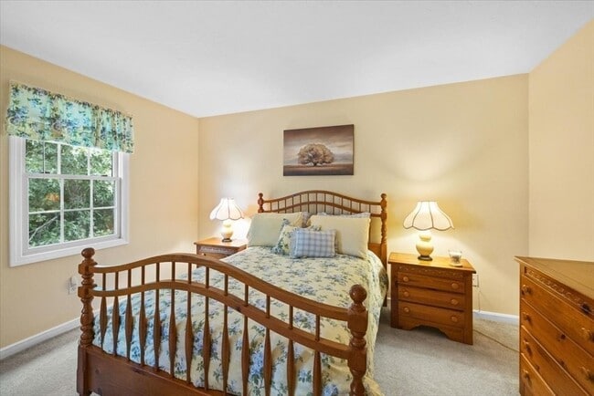 Building Photo - 822 Thayer St