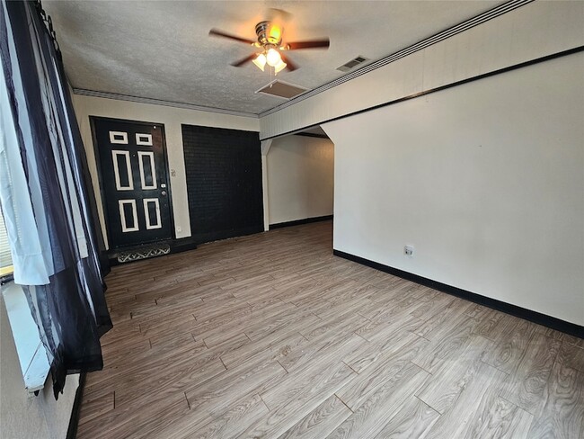 Building Photo - 119 Palm Oak Dr
