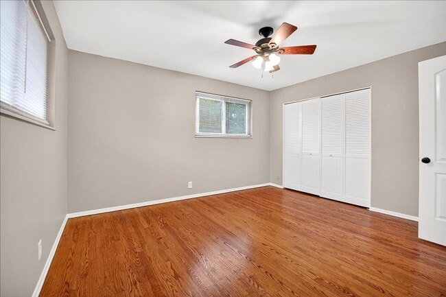 Building Photo - Eeeeeeeeee!