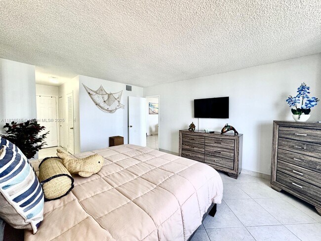 Building Photo - 3800 S Ocean Dr