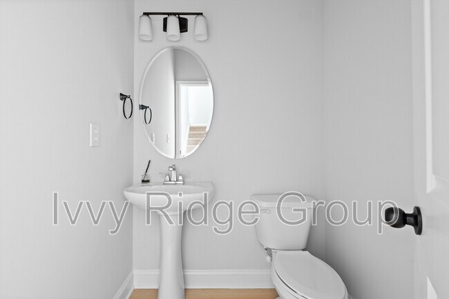 Building Photo - 2538 Lydia Ave